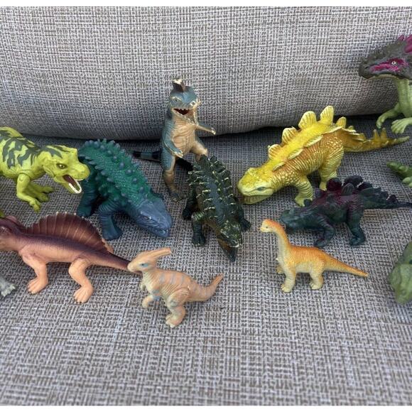 Lot Of 89 Plastic Toy Dinosaurs & Animals Various Brands And Sizes 2.5 Lbs - Picture 3 of 8